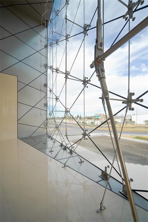 MORN Point Supported glass