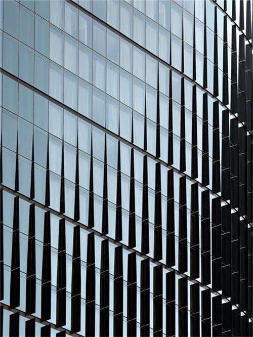 Unitized aluminium facade