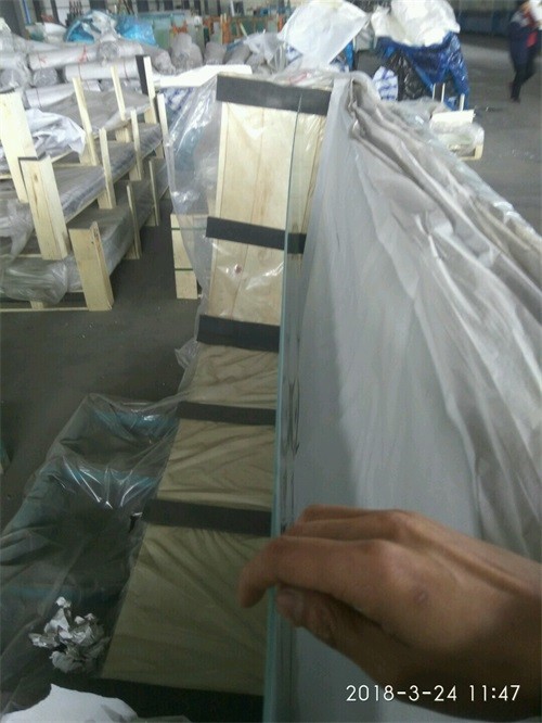 bad-quality-tempered-glass-glass-overall-bow
