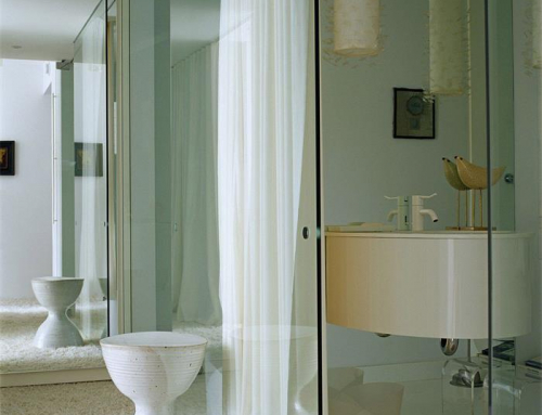 The glass and hardware for a simple shower room