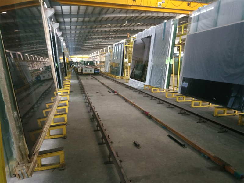 Glass loading machine