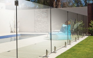 framless-glass-poll-fence-12mm-clear-tempered-glas-supply