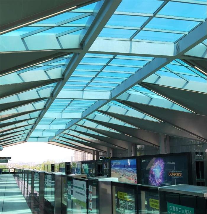 thermochromic glass applied in station-noon